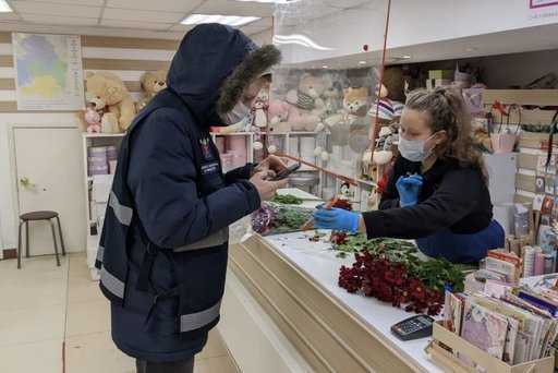 Russia - Two stores in St. Petersburg will be fined for not checking QR codes of visitors