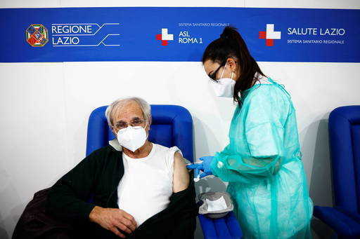 Італія патрабуе вакцынацыі для тых, хто старэйшыя за 50 гадоў, каб утрымліваць омікрон