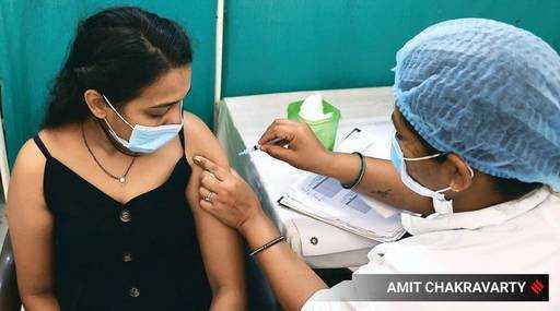 Индия - Центр заявляет, что нельзя смешивать вакцины для третьей «предупредительной дозы»; врачи разъясняют