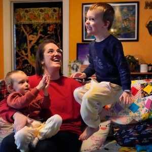 Налет Омикрона узнемирава родитеље деце која су премлада за вакцинацију