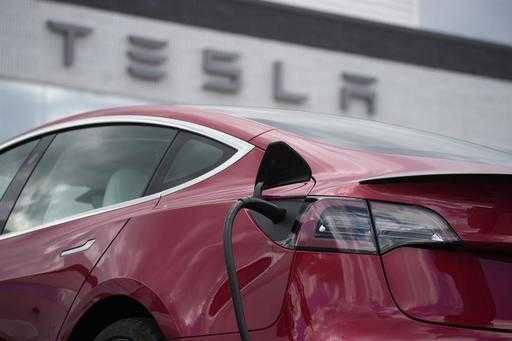 Tesla поставила почти 1 млн автомобилей по всему миру в прошлом году