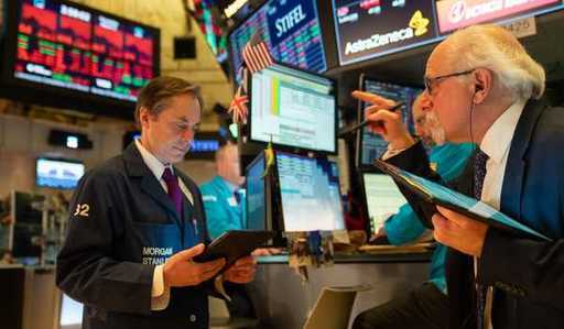 Dow pierde 400 puntos, los operadores anticipan una Fed más agresiva