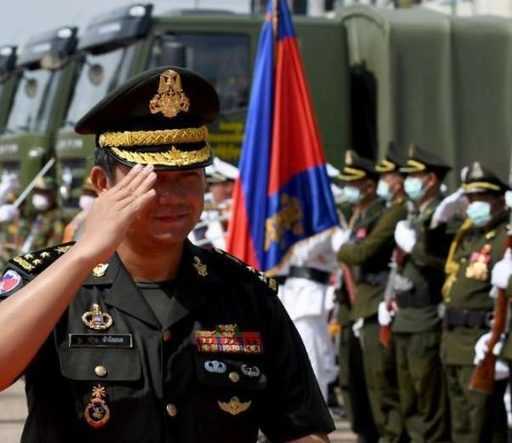Premier Kambodży żąda od USA poświadczenia stopnia syna