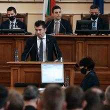 Premiér Petkov odpovedá na otázky poslancov v parlamente