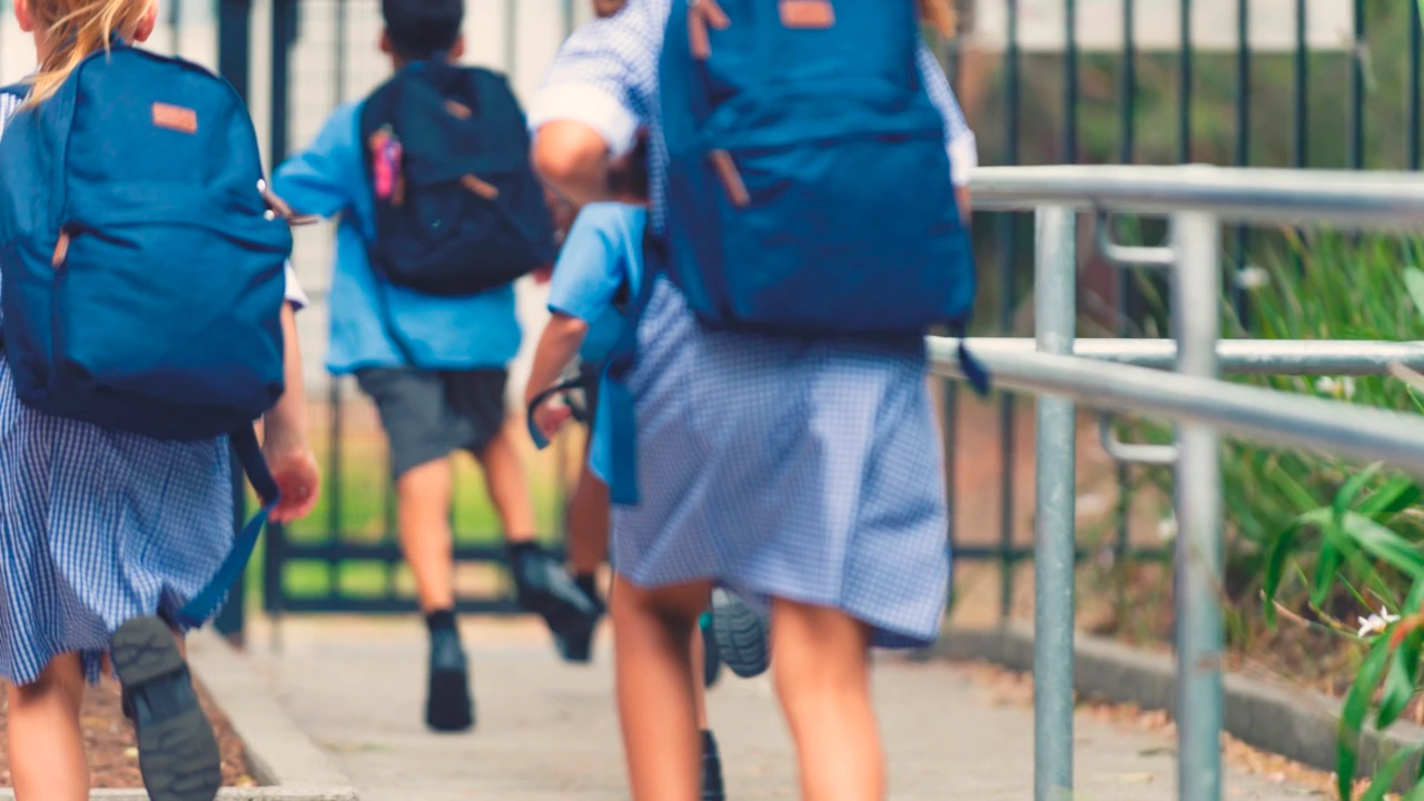 Австралия и Квинсленд откладывают возвращение в школу на две недели