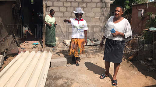 10 членов семьи Кариба делят одну комнату после пожара в доме