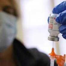 Stany Zjednoczone skróciły termin podania dawki przypominającej szczepionki Moderna przeciwko covid
