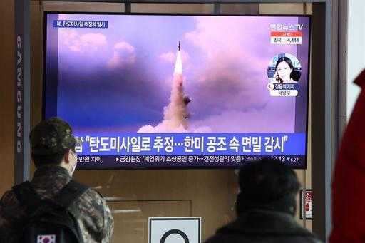 Corea del Norte dispara presunto misil balístico al mar