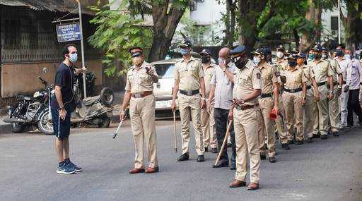 Индия — двое 57-летних полицейских Мумбаи умерли от Covid, число жертв — 125