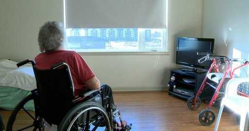 Canadá - COVID-19: Apesar da triagem adicional nos lares de idosos de Alberta, as famílias temem o pior