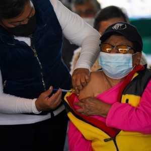 Moderna сделала Мексике 2,7 миллиона прививок, а количество смертей превысило 300 000 человек