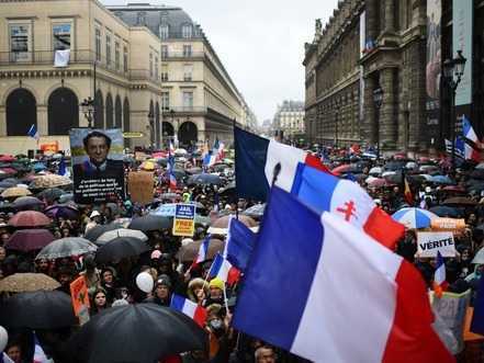 Fransa'da Covid Aşı Gereksinimlerine Karşı 100.000'den Fazla Mart