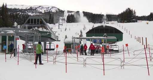 Канада - Нови карти за лифтове, повече канадски служители, въведени в ски курорта Джаспър