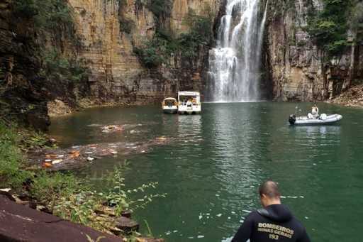 Семь человек погибли в результате падения каменной стены на туристов на бразильском озере