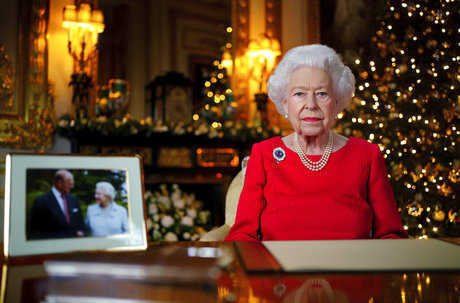 Storbritannien planerar semesterhelg för att hedra drottningens 70 år på tronen