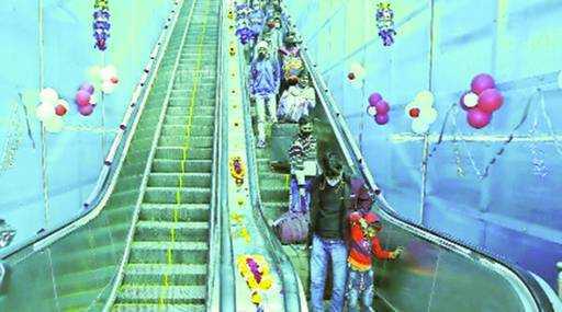 Индия - Железнодорожный вокзал в Раджкоте получил три эскалатора и новый лифт