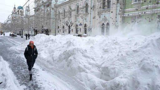 Snöstorm, is och ner till -6 °C väntas i Moskva på måndag