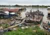 La Cambogia sfratta le case galleggianti nonostante le proteste degli abitanti del villaggio