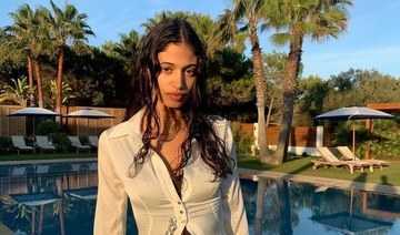 Саудовская Аравия. Марокканско-итальянская модель Малика Эль-Маслоуи стильно празднует свой день рождения.