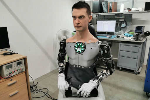 Hiperrealistični humanoidni roboti iz Perma bodo delovali v nakupovalnem centru in MFC