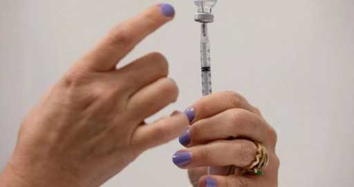 Dyrektor generalny firmy Pfizer mówi, że szczepionka ukierunkowana na Omicron jest najbardziej prawdopodobnym wynikiem