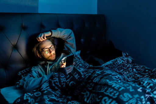 Starnutie a rakovina: k čomu vedie používanie telefónu v noci