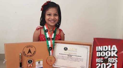 Индия. Четырехлетний ребенок из Пуны установил рекорд в прыжках с обручем