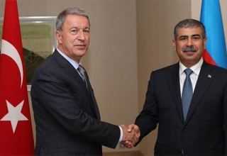 Die Verteidigungsminister von Aserbaidschan und der Türkei führten ein Telefongespräch