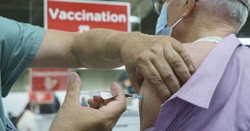 Канада - COVID-19: некоторые пожилые люди Квебека терпят неудачу, пытаясь получить доступ к бустерным прививкам