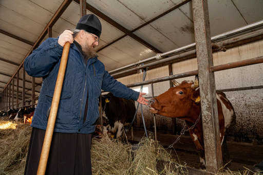 Russia - How a Mordovian priest organized a collective farm in a dying village