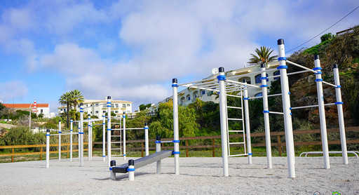 Португалия - Феррагудо приветствует новый парк уличной воркаута возле пляжа Ангринья