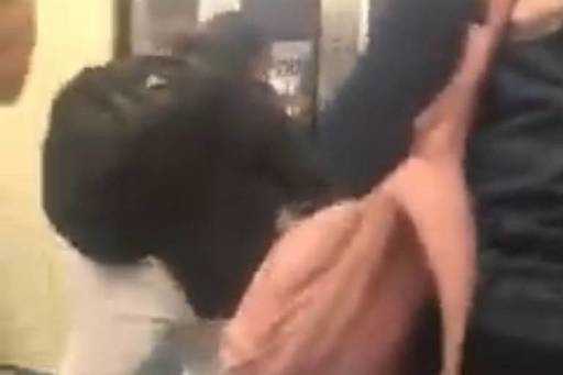 Пассажир выгнал женщину из метро за то, что она не носила маску в СП; смотреть видео