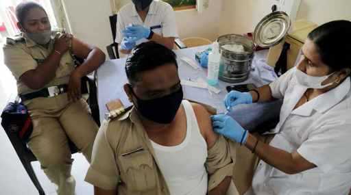 Индия — более 1100 полицейских Пуны получили прививки от Covid