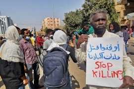 Sudańskie siły bezpieczeństwa strzelają gazem łzawiącym w protestujących przeciwko zamachowi stanu