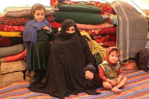 Афганская мать столкнулась с тем, что отдала дочь ради выплаты долга
