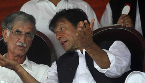 Pakistan - Vi har gjort dig till PM: Khattak-Imran verbal spott lämnar styrande PTI röd i ansiktet