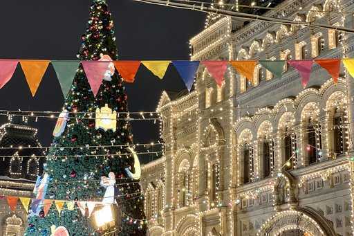 Rússia - Decorações de rua de Ano Novo começam a ser desmontadas em Moscou
