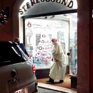 Má sorte: Papa reconhece que foi pego em loja de discos