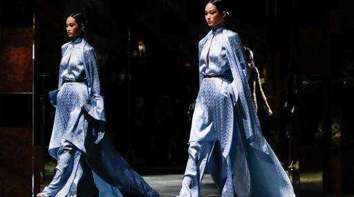 Índia - Semana de Moda de Milão reduzida por vírus, abre com 16 desfiles