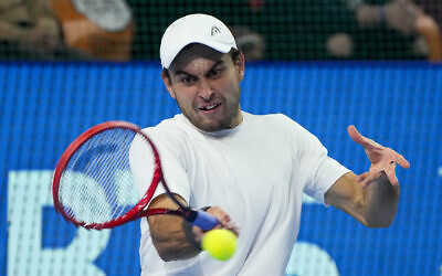 O tenista israelense-russo Karatsev vence Murray e vence torneio de Sydney