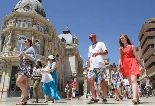 2022'de İspanya turist akışını tamamen eski haline getirmeyi planlıyor