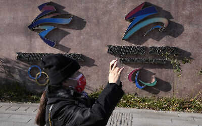 Пляскането е добре, но не е позволено скандиране, тъй като Китай се стреми към Олимпийските игри „Нулев COVID“.