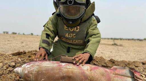 Индия - 5-килограммовое самодельное взрывное устройство, контрабандой вывезенное из Пака, обнаружено в деревне Амритсар недалеко от международной границы