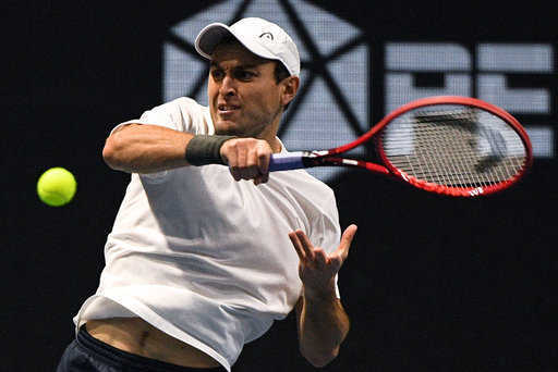 فاز كاراتسيف على موراي في نهائي بطولة التنس في سيدني