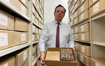 В Лондоне старейший в мире архив Холокоста все еще собирает материалы