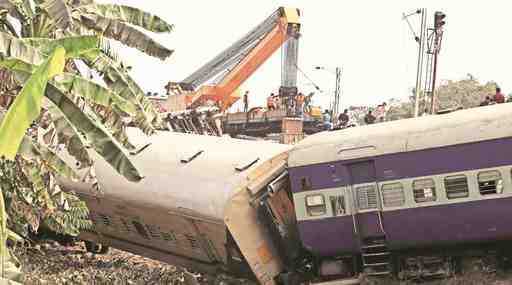 Индия: крушение поезда Биканер-Гувахати: «Чувствовалось как в кошмаре… Люди звали на помощь, большинство не могли говорить из-за шока»