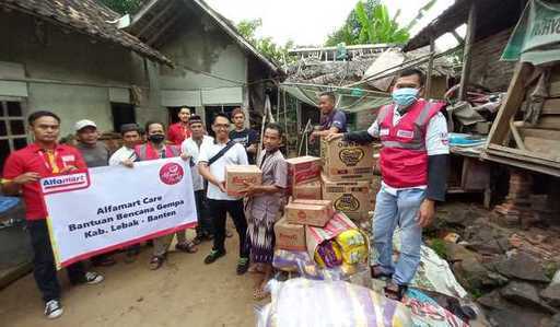 Alfamart distribue de l'aide aux victimes du tremblement de terre de Banten Augmentation des cas, c'est...