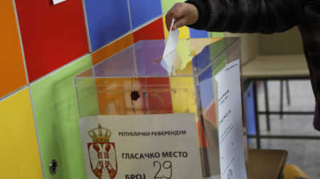 Baixa participação no referendo na Sérvia