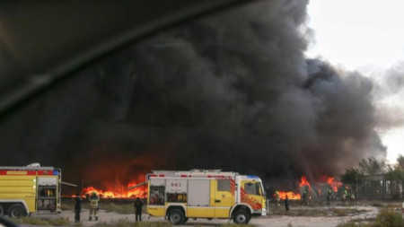 Три нафтові цистерни поблизу Абу-Дабі спалахнули після атаки дрона