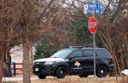 Rehenes liberados en enfrentamiento en sinagoga de Texas, sospechoso muerto
